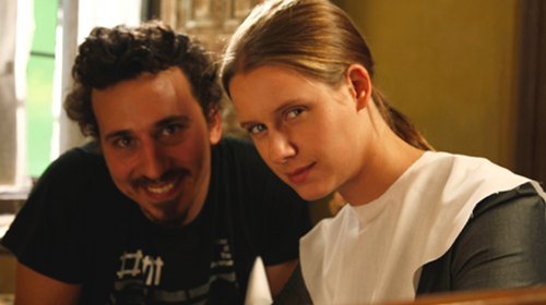 Javier Yañez, director, y Manuela Vellés, protagonista de “Amor sacro”